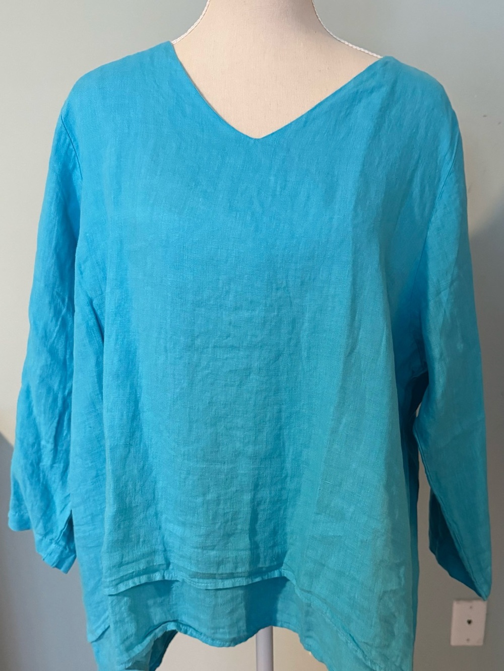 Lightweight Turquoise V-Neck Linen Top for Women